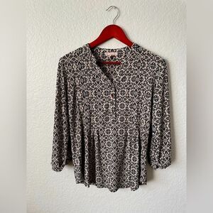 Woman’s size small dressbarn top